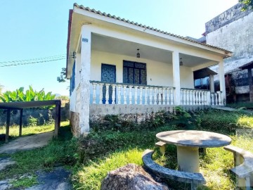 Casa com quintal amplo